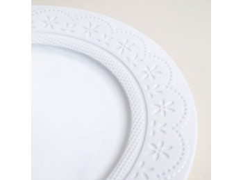 Plato De Ceramica Blanca Borde Con Puntilla 26Cm