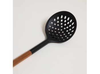 Espumadera de Nylon Negro