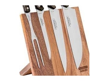 Set de 4 Piezas de Asado Con Soporte Magnetico